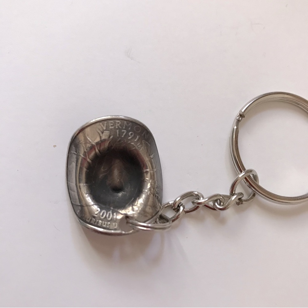 Handcrafted Rodeo Cowboy Cowgirl Hat 25 Cent Quarter Coin Keychain 2001 Vermont - Picture 6 of 9